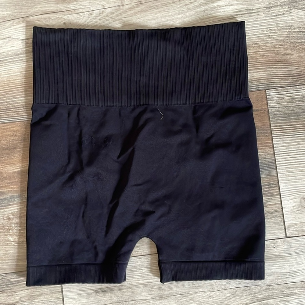 ⭐️3 FOR $13⭐️
Tight stretchy cheer shorts